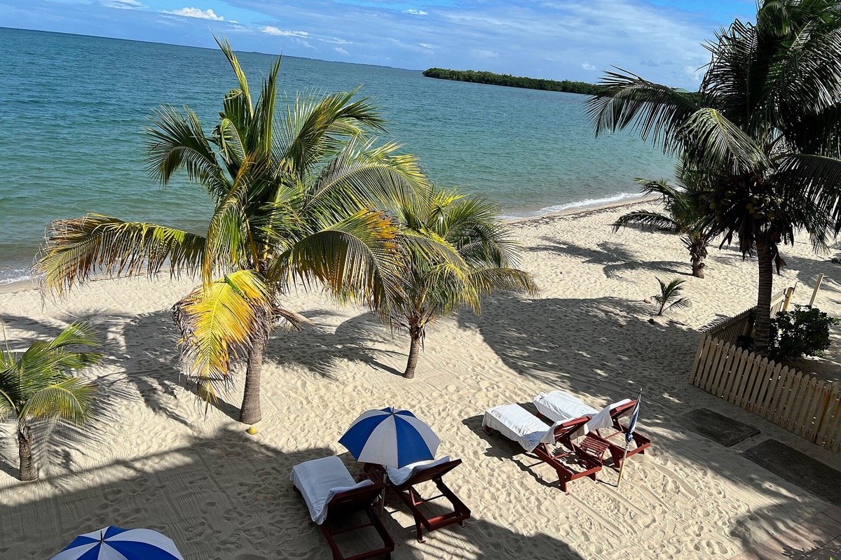 Playa de Placencia junto al mar Caribe