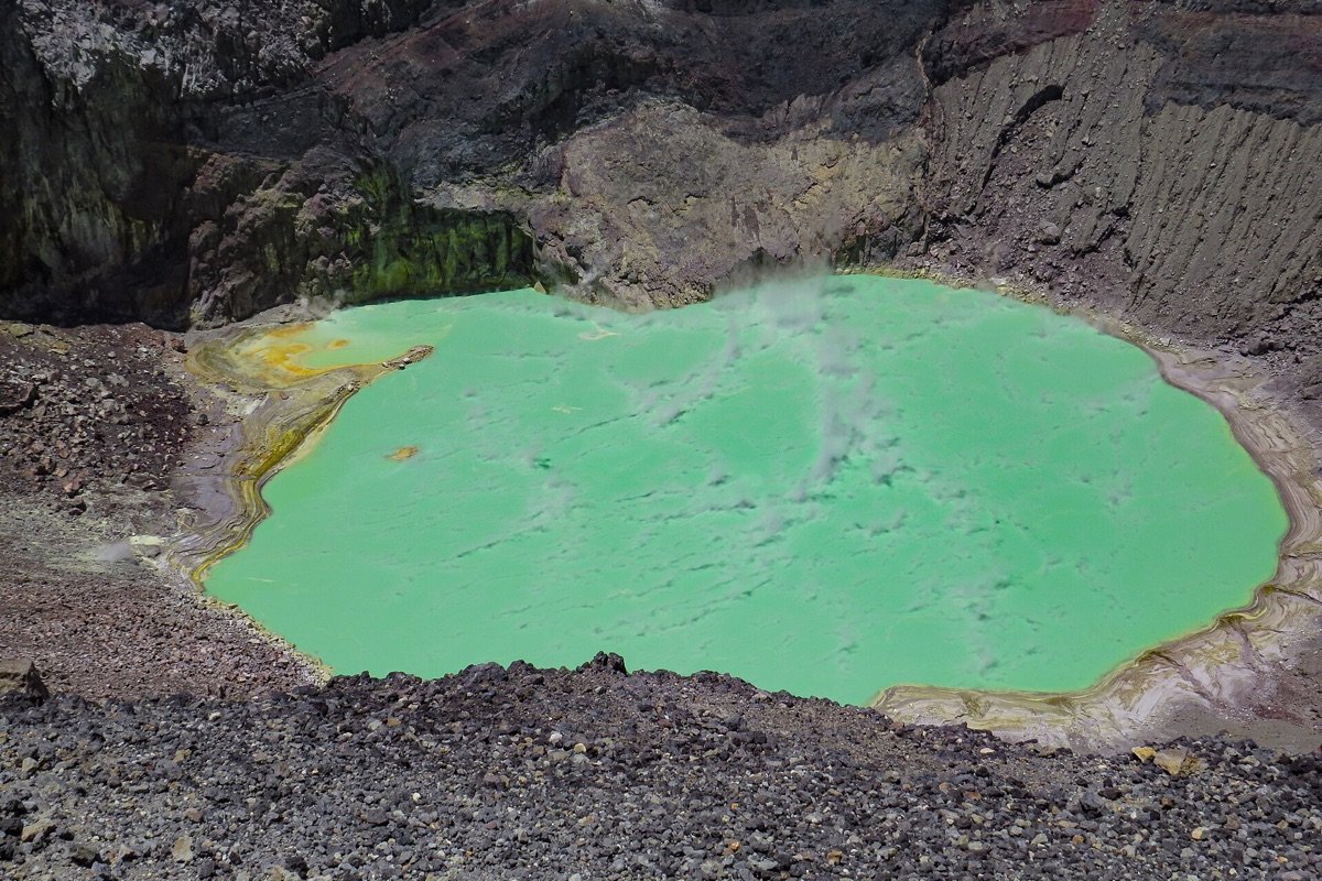 Laguna del cráter del Volcán de Santa Ana