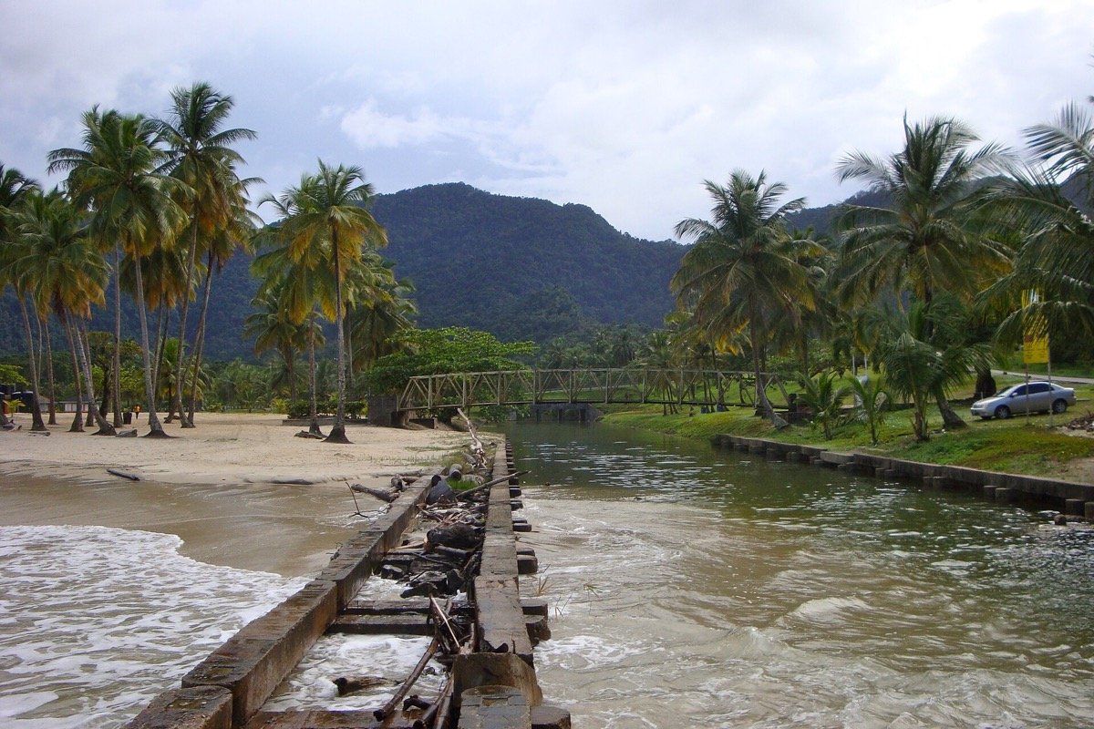 Arena y mar en Maracas Bay