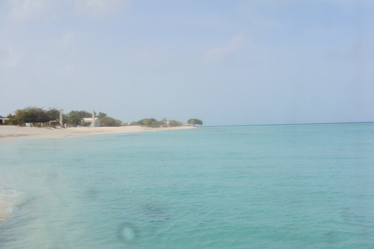 Aguas y arrecifes de Los Roques